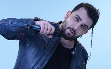 Yusuf Bilal – Entel Maganda (Berlin Gösterisi)